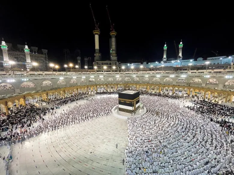 صور.. توافد الحجاج على مكة لأداء أول حج بعد قيود الجائحة