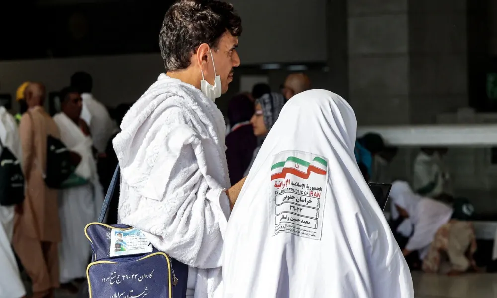 وسط فوضى الحرب.. هكذا احتضنت المملكة الحجاج الإيرانيين