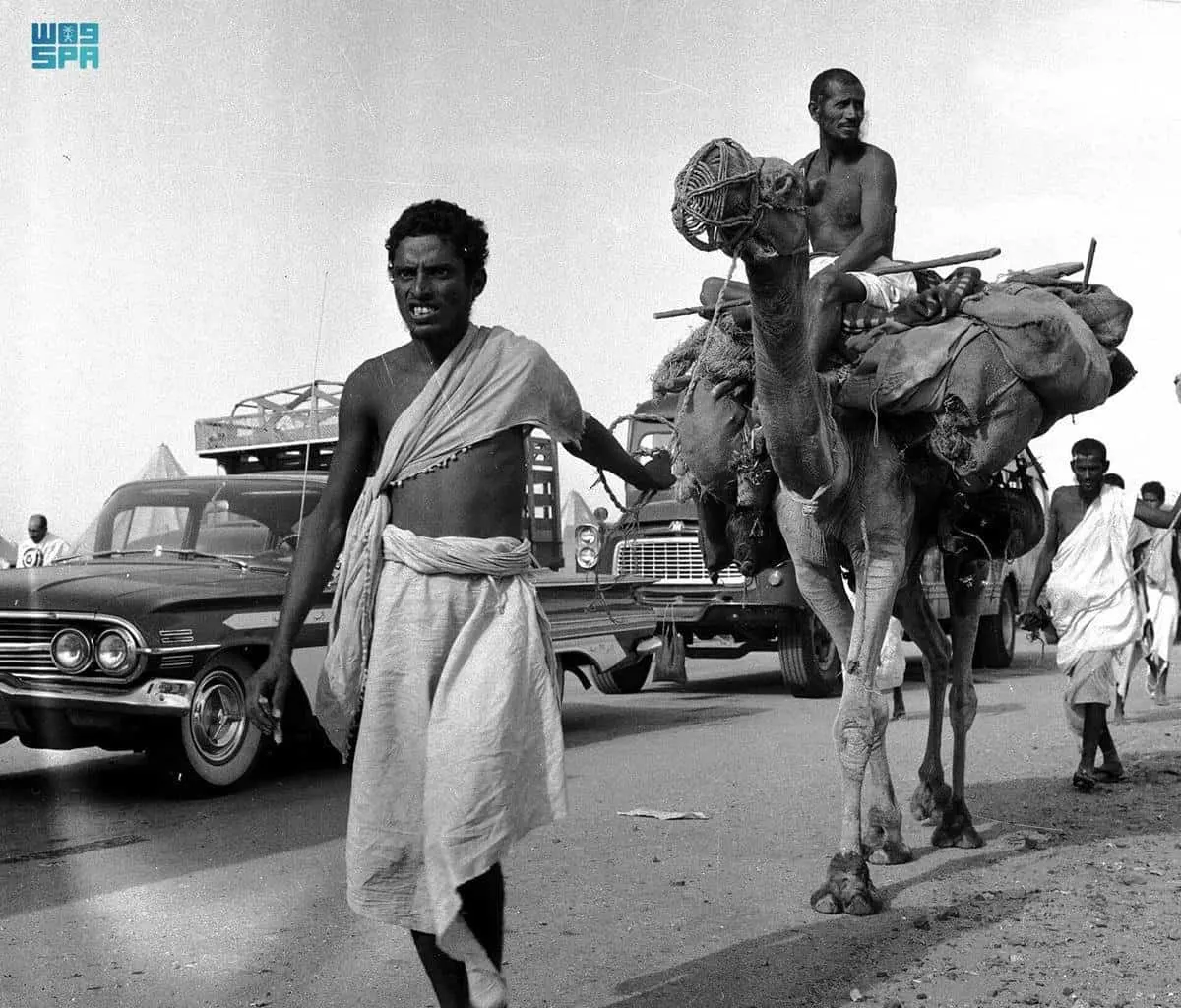 بالصور| رحلة الحج.. كيف اختلفت بين الماضي والحاضر؟