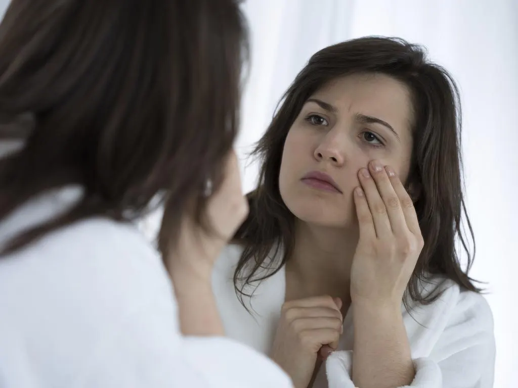 دراسة تكشف: لماذا يشعر البعض بأنهم أكبر سناً مما هم عليه فعلاً؟
