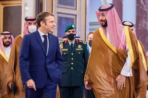 ماذا تعني "زيارة الدولة" التي يجريها الرئيس الفرنسي إلى المملكة؟