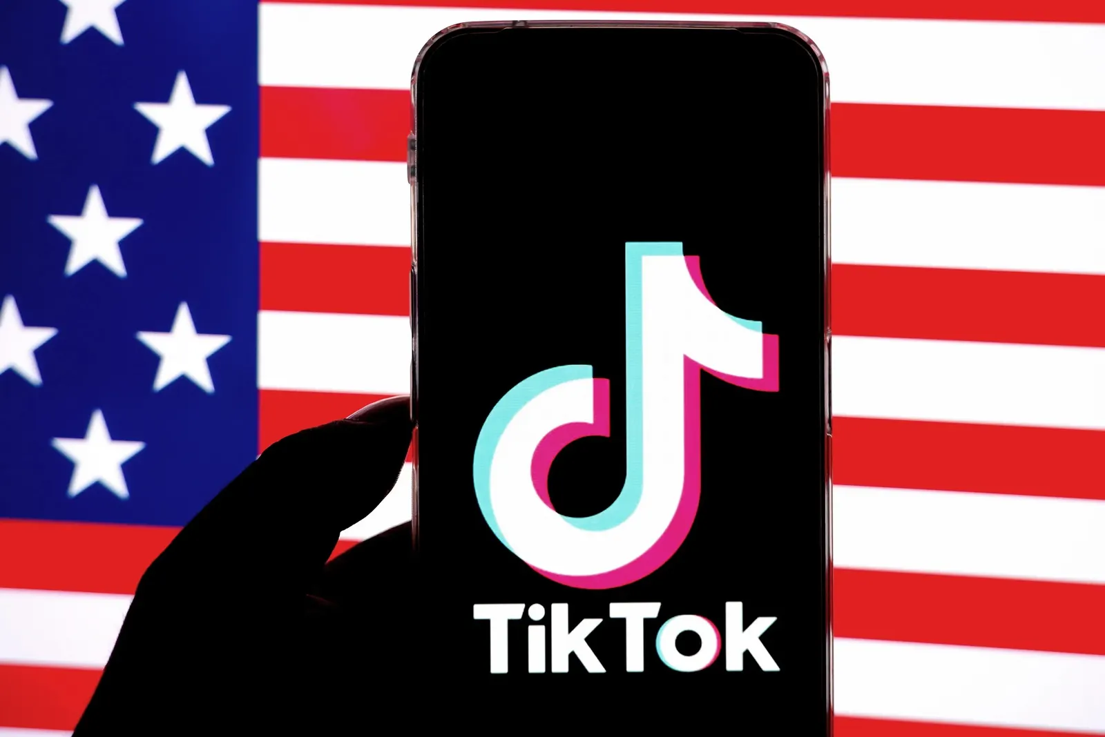أمريكا تضيق الخناق على "Tik Tok" وتهدد بحظره.. لماذا؟