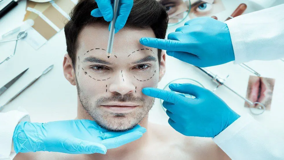 أكثر 5 عمليات تجميلية للرجال