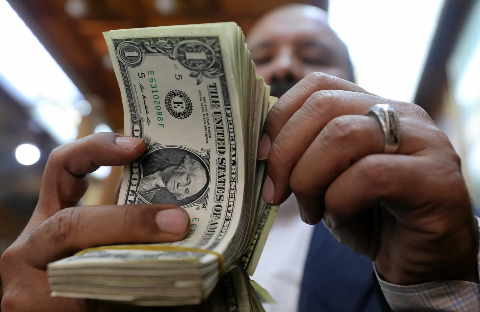 الهنود في الصدارة.. أكثر الدول تلقيًا للأموال من العاملين بالخارج 2022؟