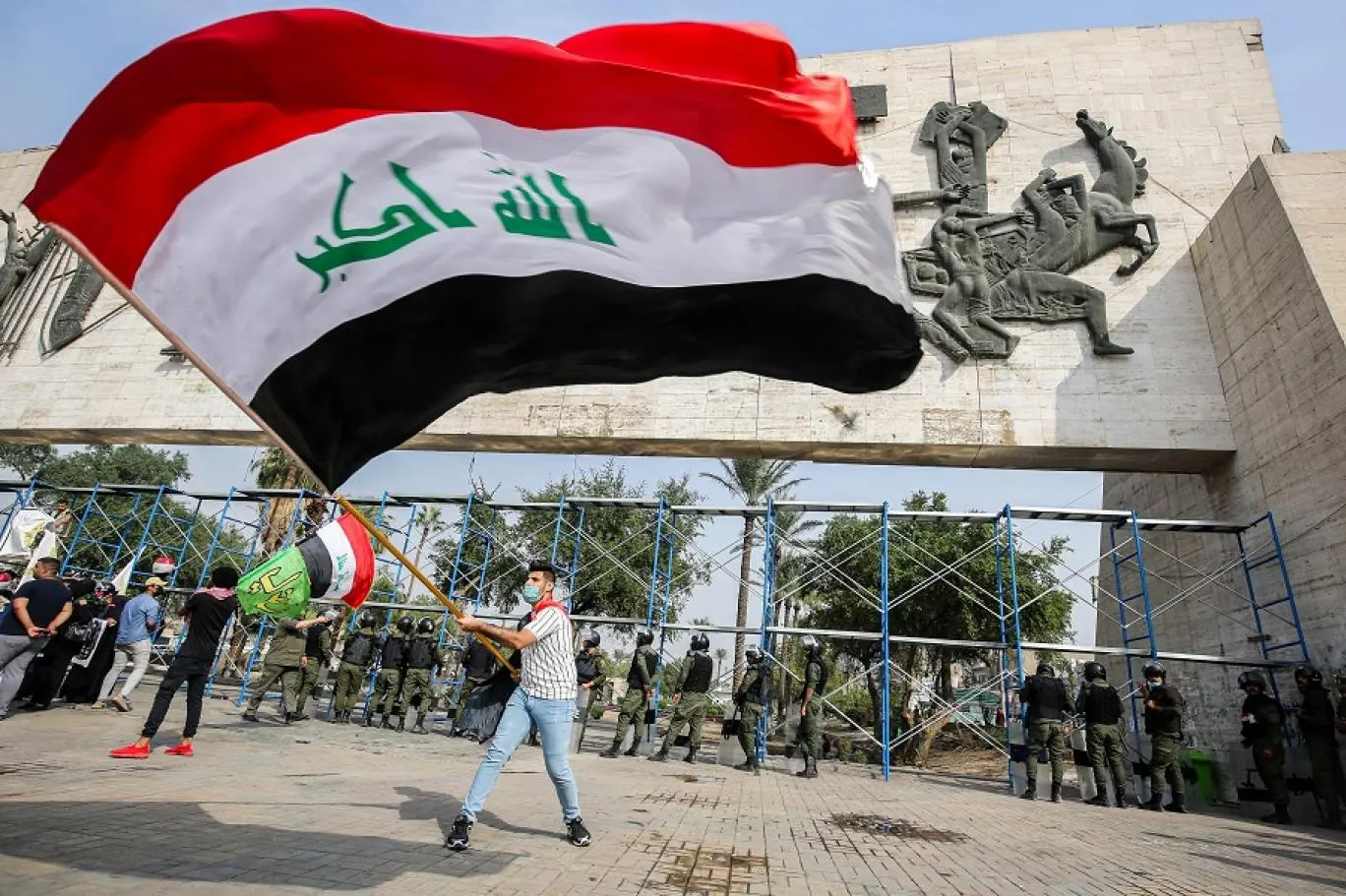 ماذا يحدث في العراق.. وما الذي أشعل فتيل الأزمة؟