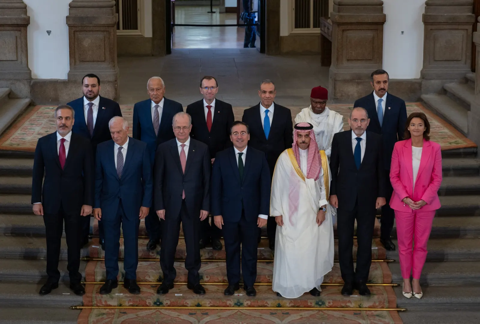 البيان الختامي لاجتماع مدريد يؤكد ضرورة تعزيز تنفيذ حل الدولتين