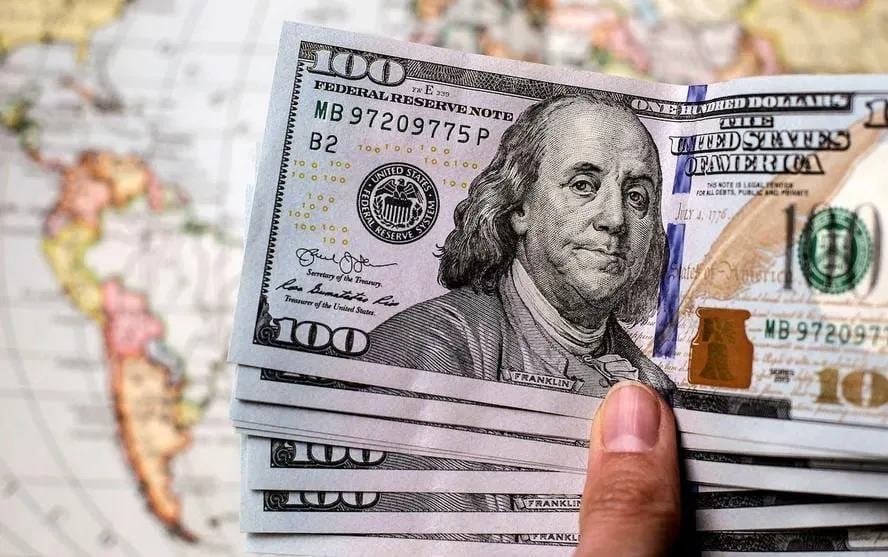 كيف تحمي الولايات المتحدة أوراقها النقدية من التزوير؟