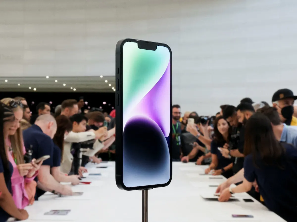 تعليق ساخر لابنة "ستيف جوبز" على iPhone 14.. ماذا قالت؟