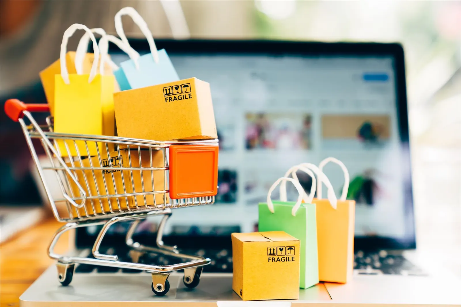 معدلات نمو مبيعات فئات المنتجات المختلفة على الإنترنت