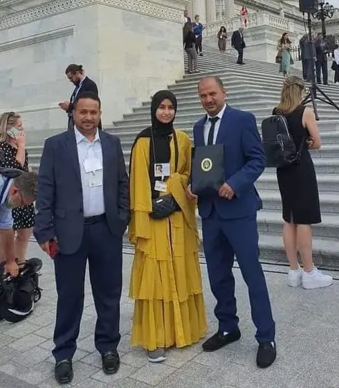 طالبة عربية مسلمة تفوز بجائزة فنية في أمريكا بلوحة عن الحجاب