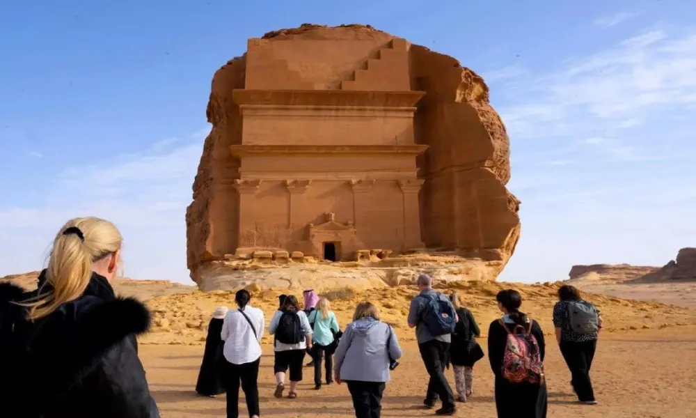 السياحة تحوّل عجز ميزان صادرات خدمات السعودية إلى فائض