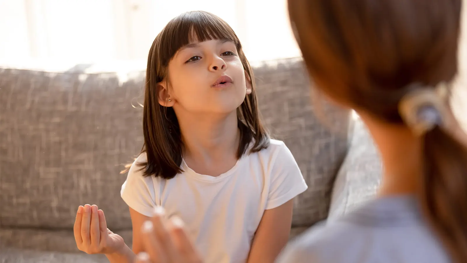 اليوم العالمي للتأتأة.. لماذا يتلعثم الأطفال في الكلام؟