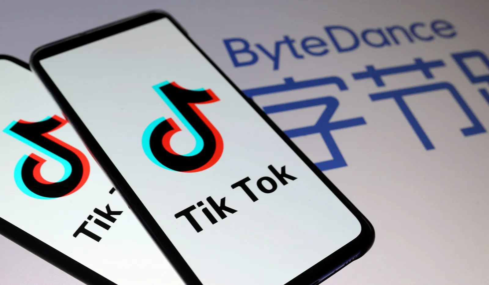 لماذا يسعى الاتحاد الأوروبي وأمريكا لحظر تحميل تطبيق TikTok؟