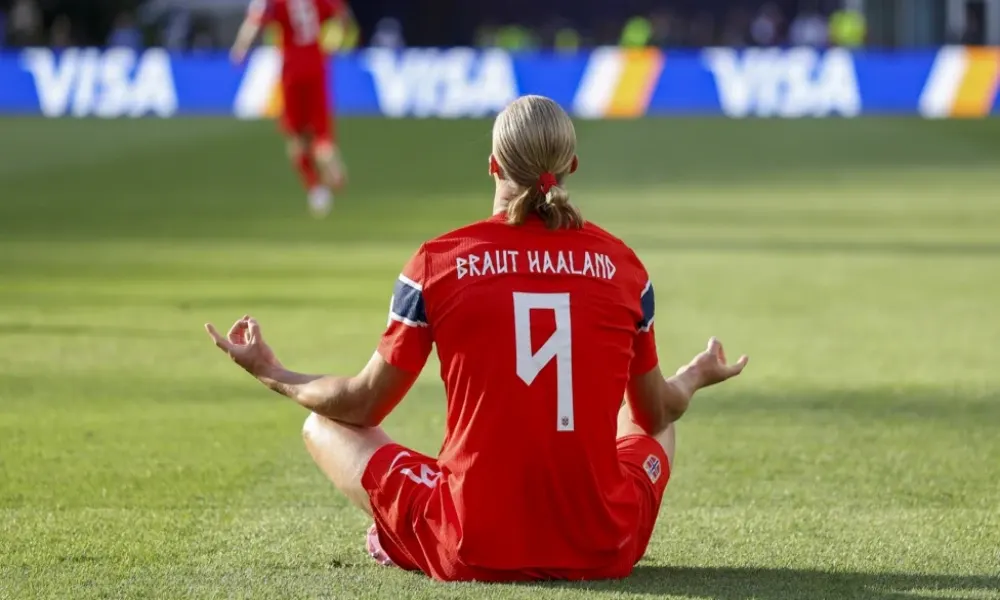 سر إضافة إيرلينغ هالاند اسم "براوت" مع منتخب النرويج