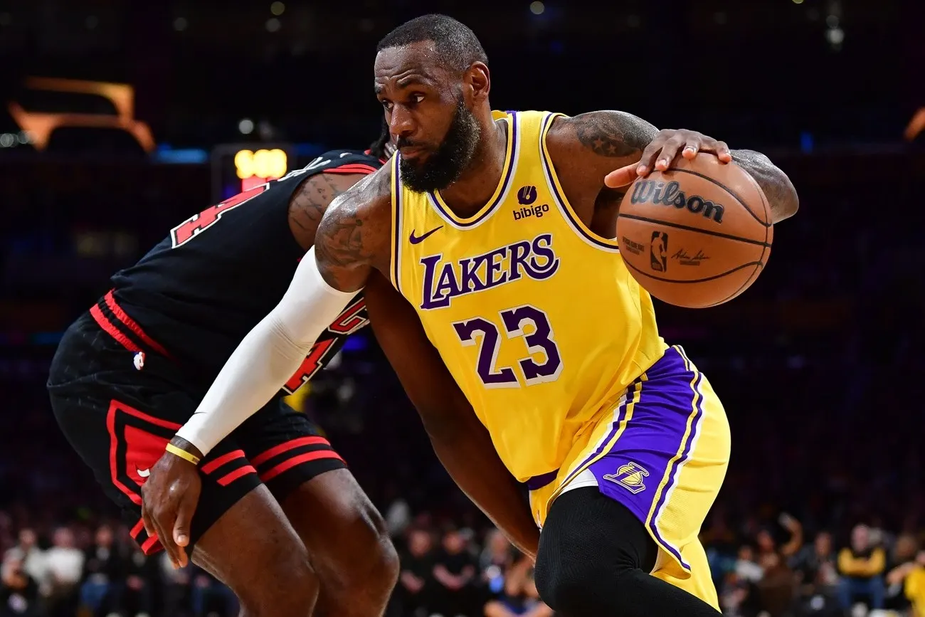 الأول في تاريخ NBA.. ليبرون جيمس يصل إلى 40 ألف نقطة