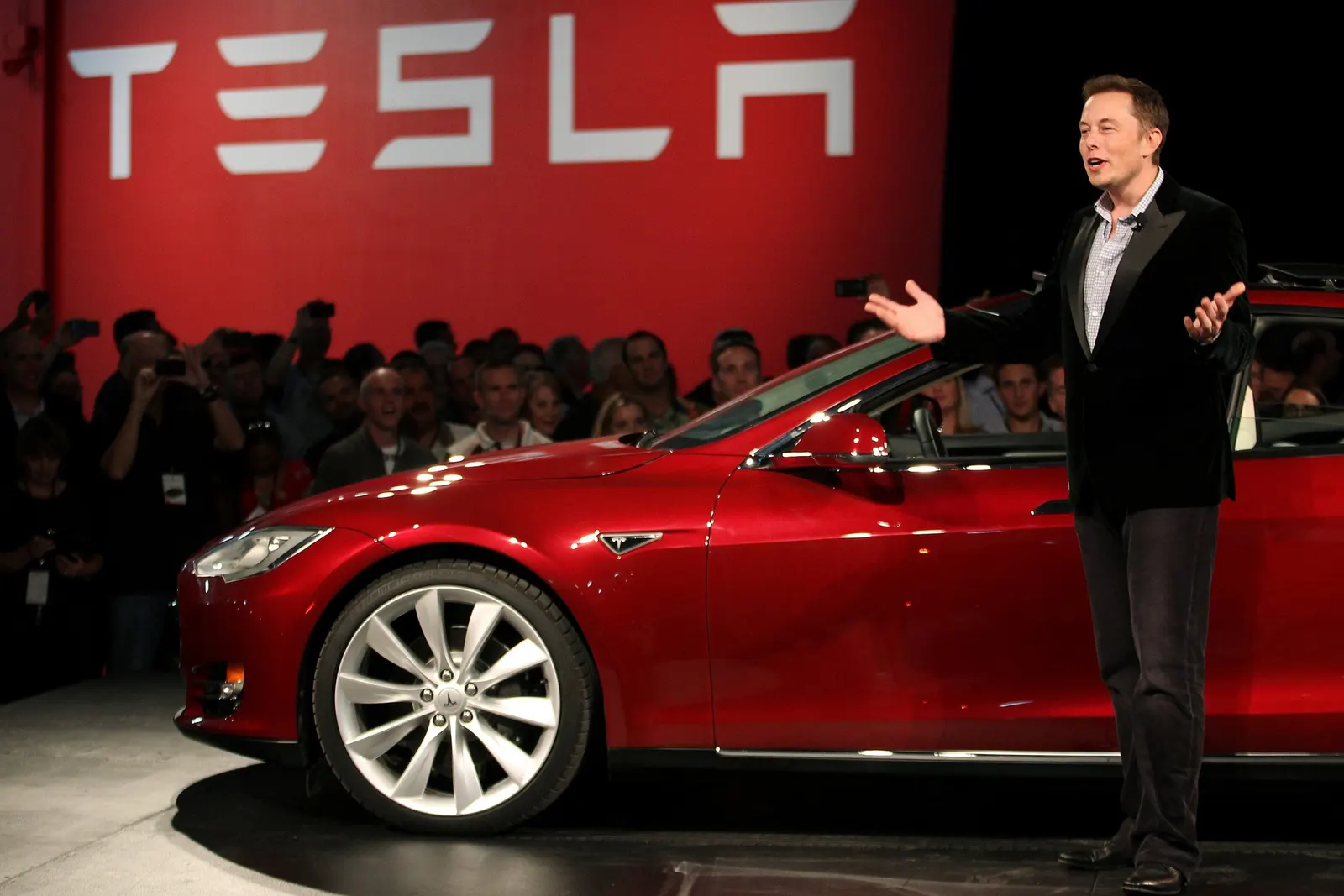 هل استجاب "ماسك" لضغوط مستثمري "Tesla" بترقية "تشو" للإشراف على الإنتاج؟
