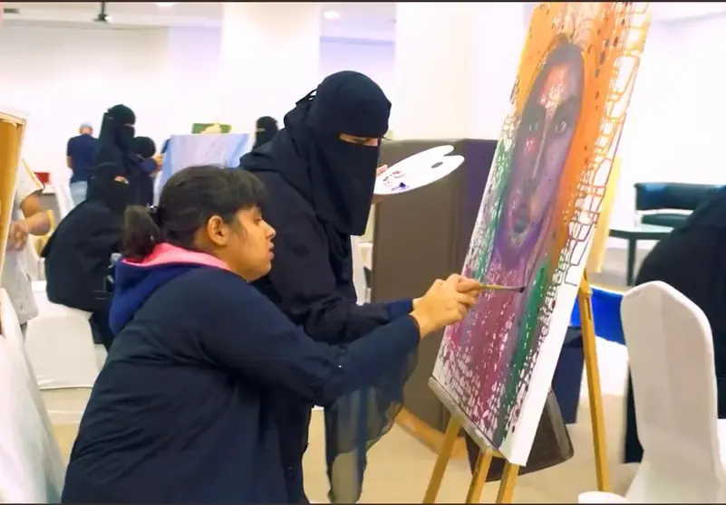 لوحة لفنانة سعودية تحصد مليون ريال لصالح "أسر التوحد"