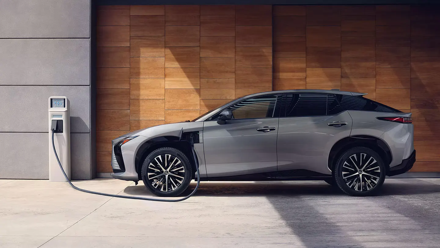 مواصفات وأسعار Lexus RZ السيارة الكهربائية الأعلى بحثًا في المملكة