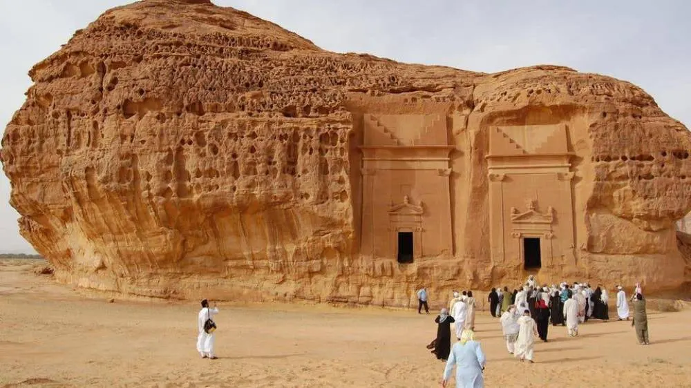 أين توزعت المواقع الأثرية الجديدة التي تم تسجيلها بالسجل الوطني للآثار؟