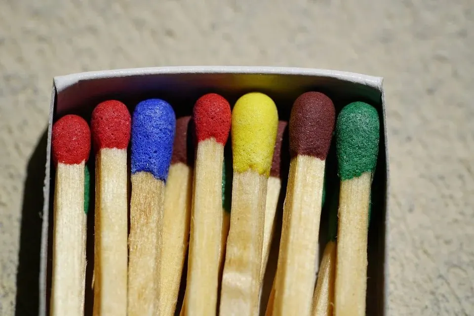 أعواد الثقاب.. كيف تم اكتشافها وما آلية عملها؟