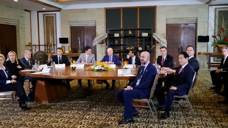 ماذا قال زعماء العالم بعد سقوط صاروخ على قرية بولندية؟