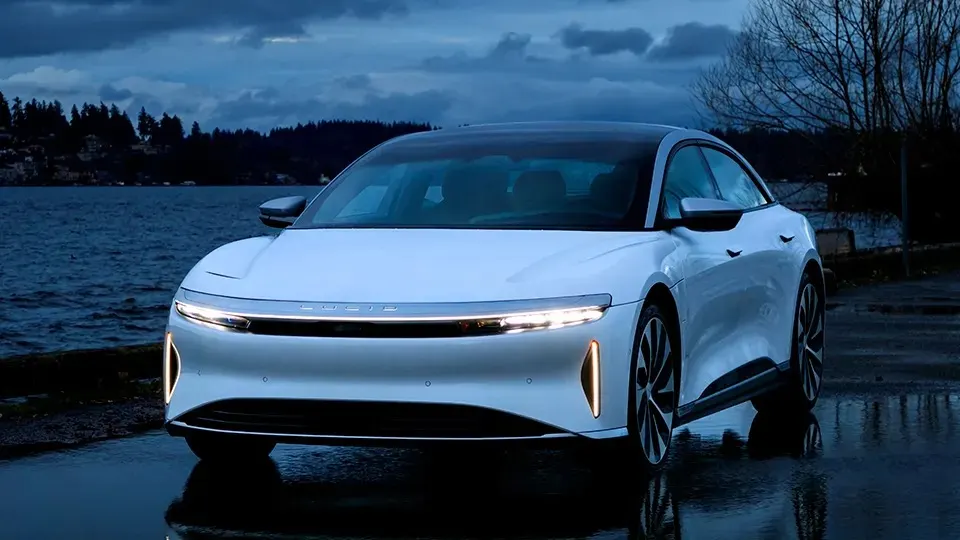 مبيعات "BYD" تتخطى "Tesla" لأول مرة تاريخيًا