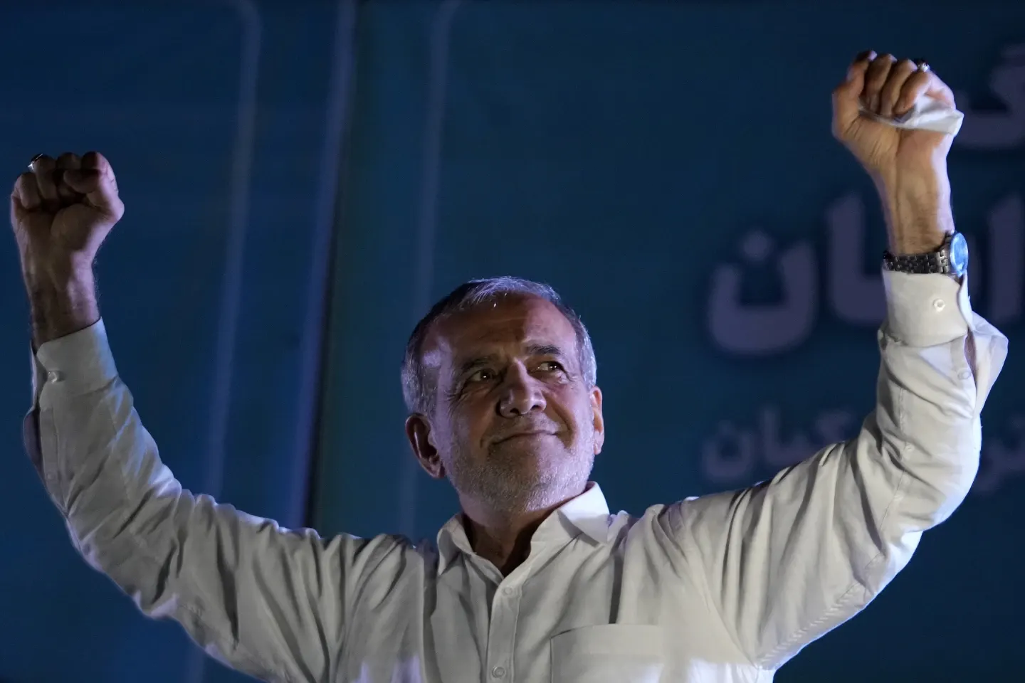 الفارسية ليست لغته الأم.. من هو الرئيس الإيراني الجديد مسعود بزشكيان؟