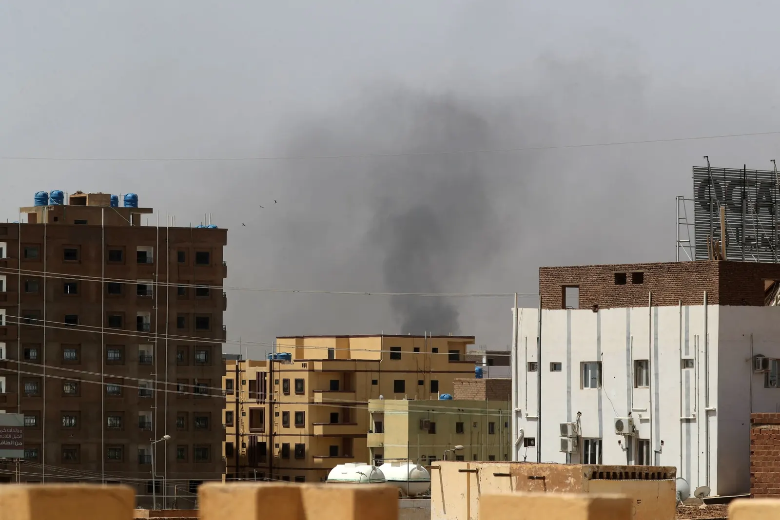السودان: اندلاع قتال في الخرطوم مع اشتباك بين الجيش وقوات الدعم السريع
