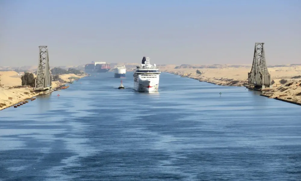 هل لعبت الولايات المتحدة دورًا في بناء قناتي بنما والسويس؟