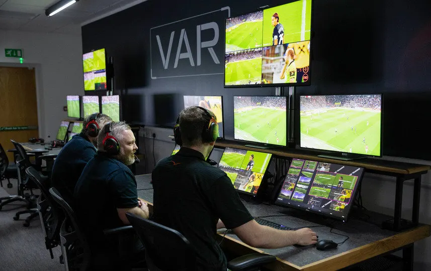 6 مقترحات لتطوير تقنية حكم الفيديو المساعد VAR