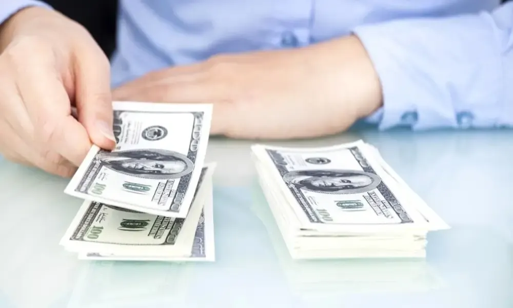 المشاكل المالية تسرّع ضمور الدماغ وتدهور الإدراك
