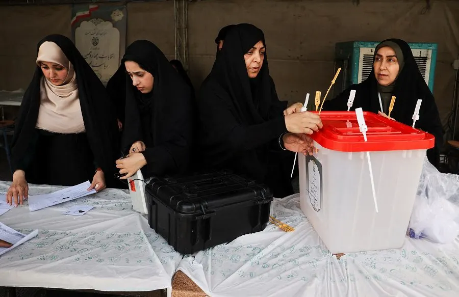 جولة حسم الانتخابات الإيرانية تنطلق وسط ترقّب نسبة المشاركة