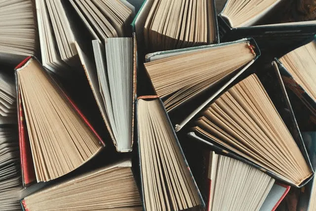 ما هي الدول التي تنشر أكبر عدد من الكتب في كل منطقة؟