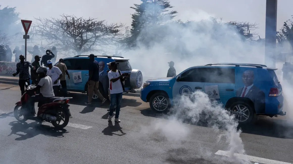 "انقلاب دستوري".. السنغال تخشى فقد صفقة الديمقراطية الوحيدة في غرب أفريقيا