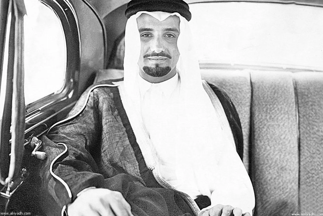 منصور بن عبدالعزيز.. أول وزير دفاع سعودي وثاني الأمراء الراحلين