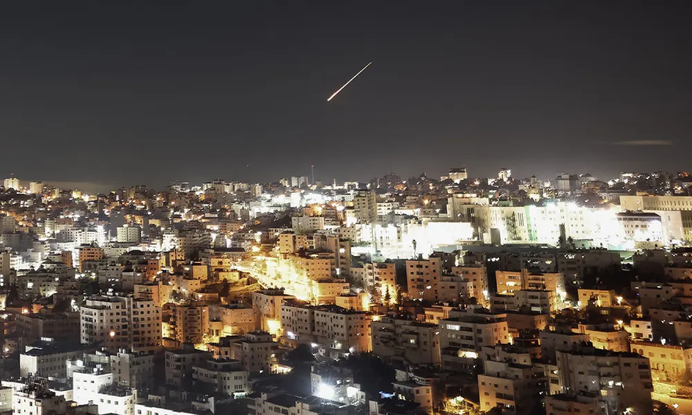 نهج إيراني جديد.. قادة يخوضون مخاطر تجنبها أسلافهم