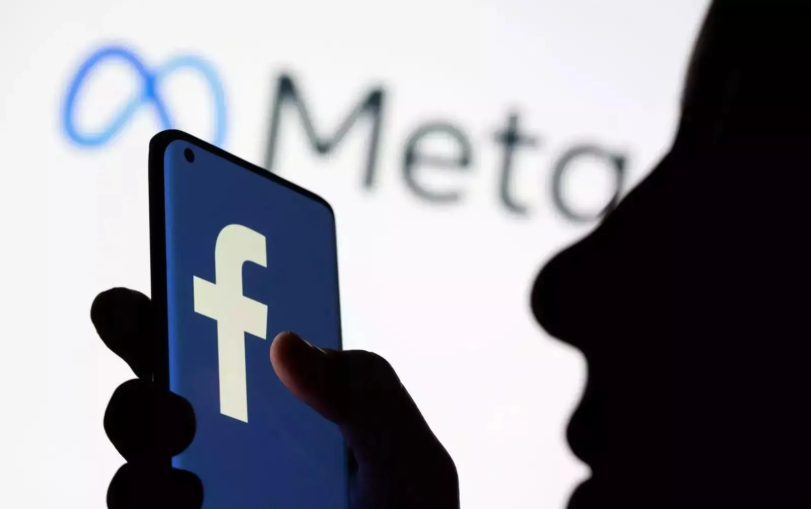 لماذا يبحث مجلس رقابة META تعديل كلمة "شهيد" في اللغة العربية؟