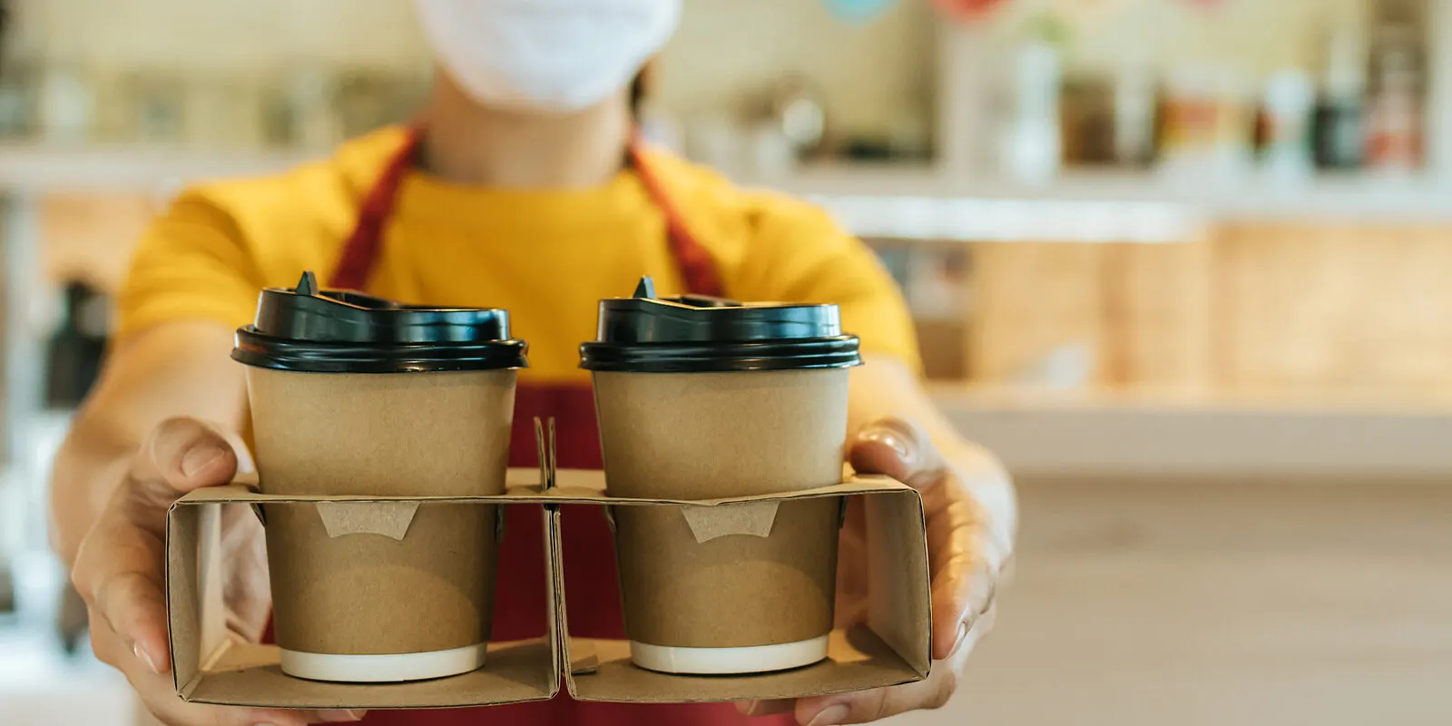 المشروبات الساخنة في الأكواب الورقية.. كارثة صحية