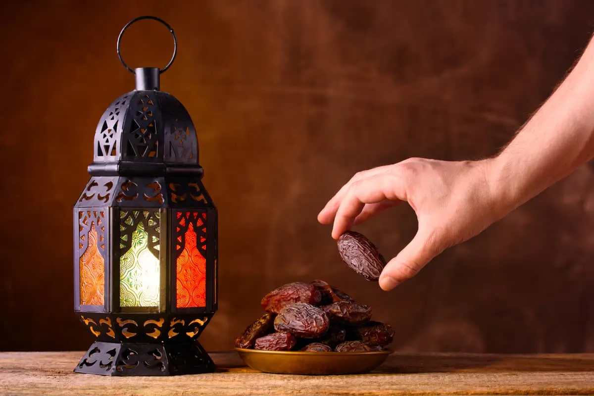 هل أصدرت السلطات قرارات بشأن المُفطرين في رمضان؟.. إليك الحقيقة