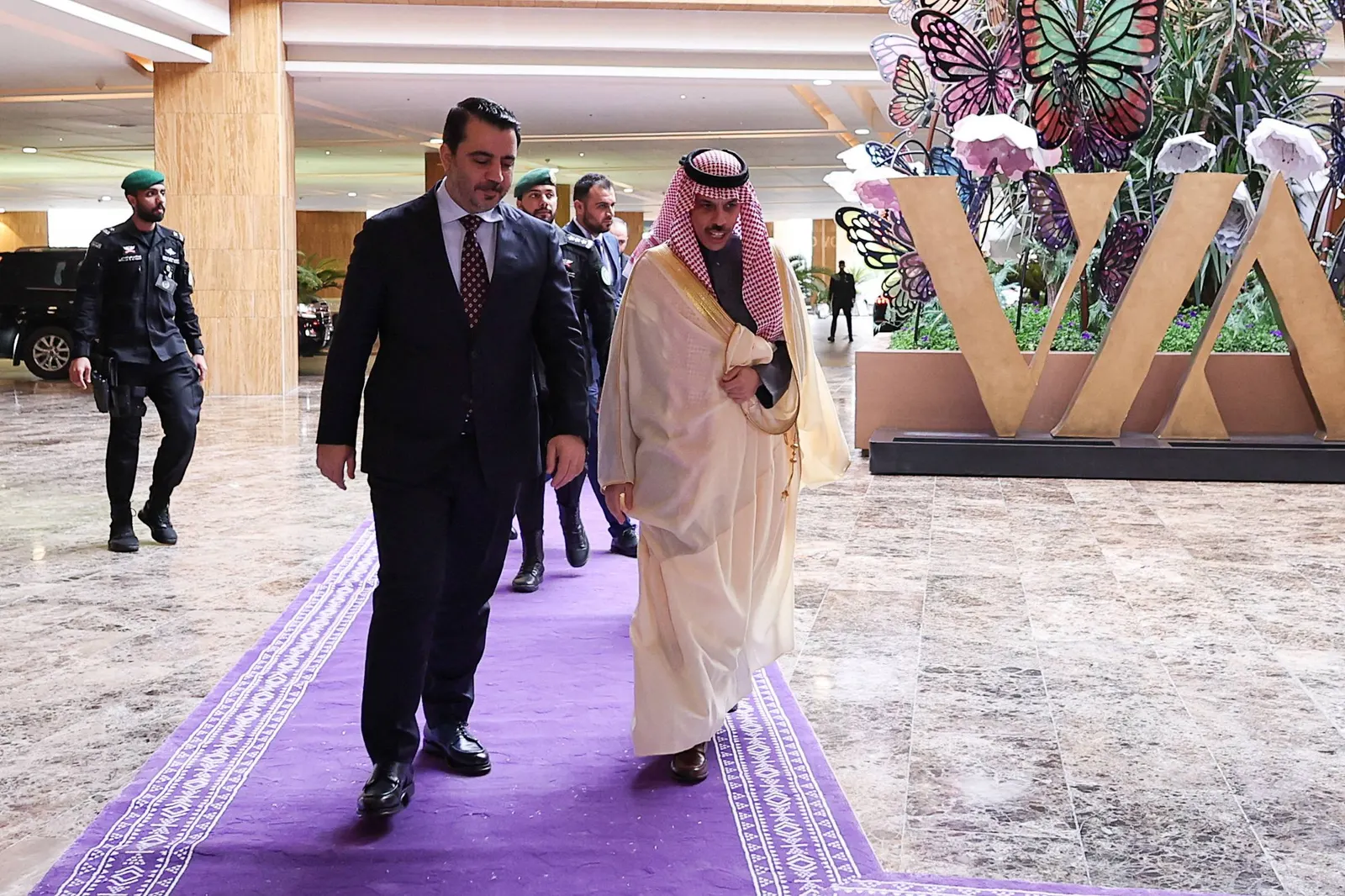 اجتماعات الرياض.. حشد للدعم الدولي لسوريا الجديدة بالسعودية