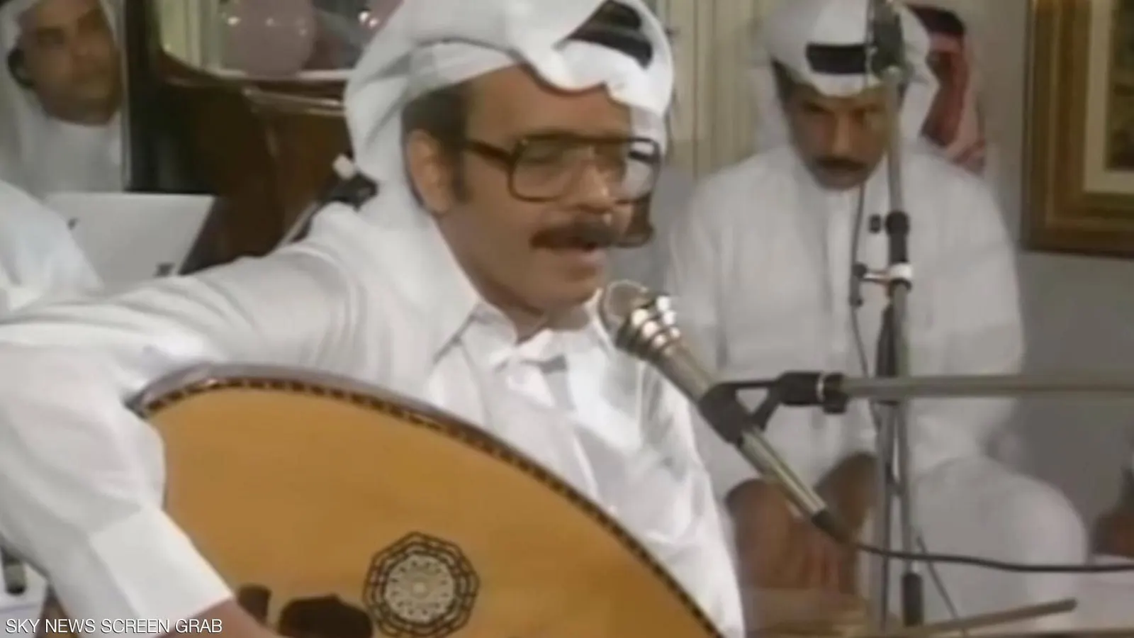 طلال مدّاح.. فارس التجديد وحنجرة السعودية الذهبية