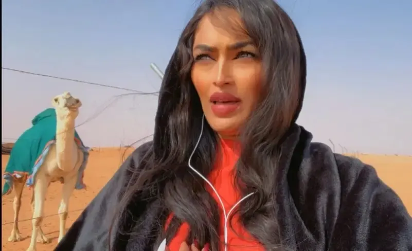 لسبب غريب.. رحالة سعودية تنطلق من الرياض إلى جدة على ظهر ناقة