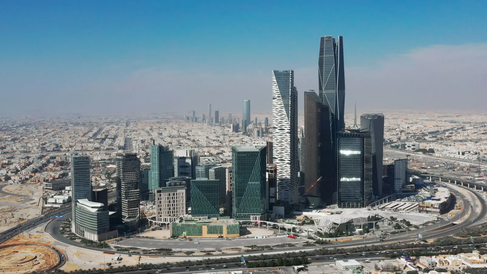 صندوق الاستثمارات العامة.. أداء باهر