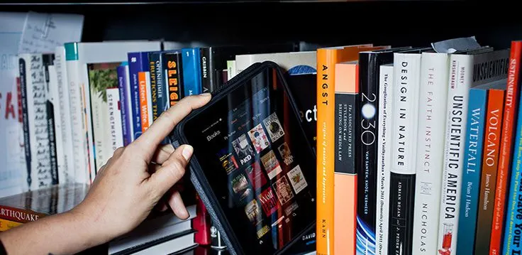 ماذا يفضل قراء العالم.. الكتب الإلكترونية أم المطبوعة؟