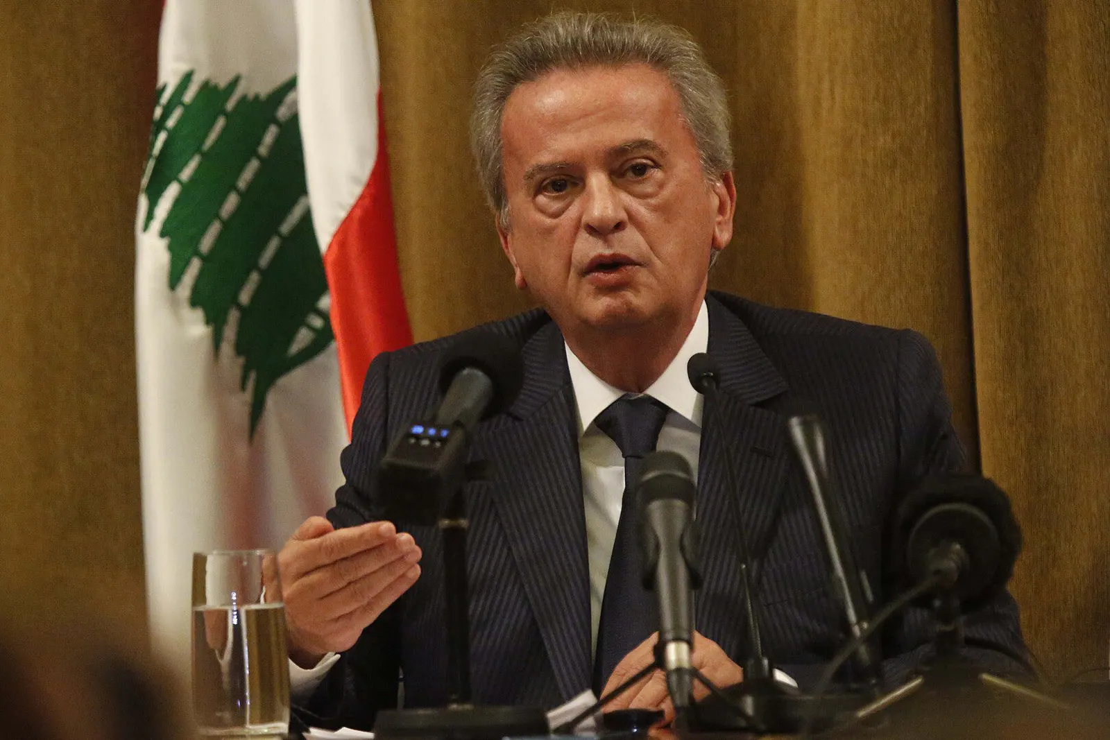 رياض سلامة.. حاكم مصرف لبنان السابق المتهم بالاحتيال