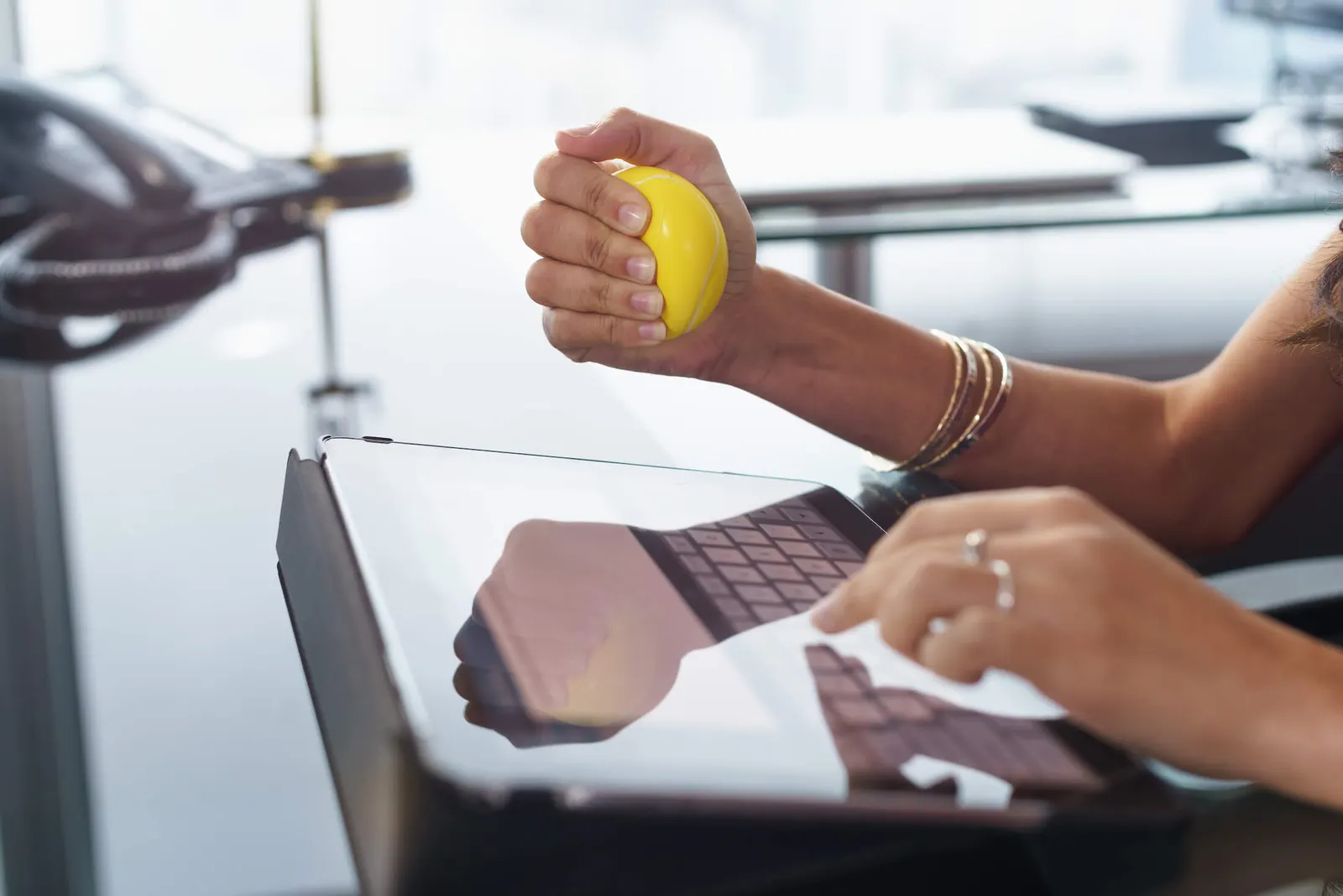 كيف تتعامل مع الأحداث غير المتوقعة في العمل؟