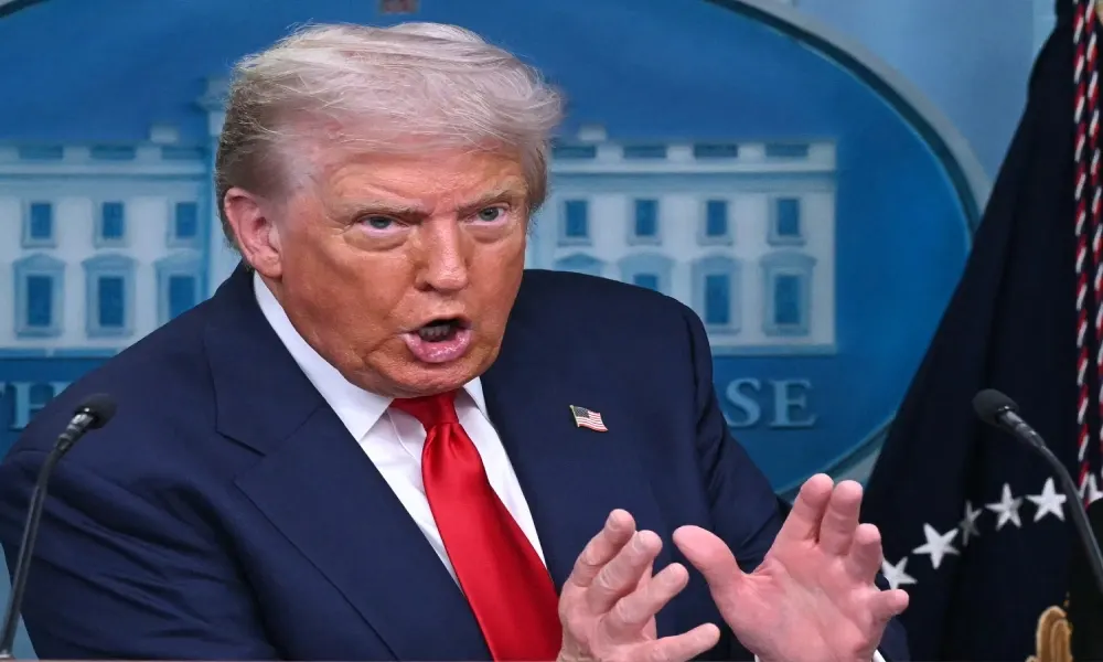 قبيل قمة ألاسكا.. ترامب: أوروبا هي من تموّل تسليح أوكرانيا