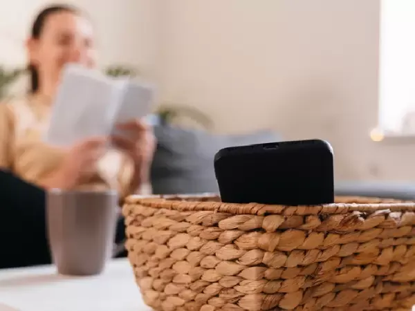 فوائد الابتعاد عن وسائل التواصل الاجتماعي.. كيف تخرج من أسرها؟
