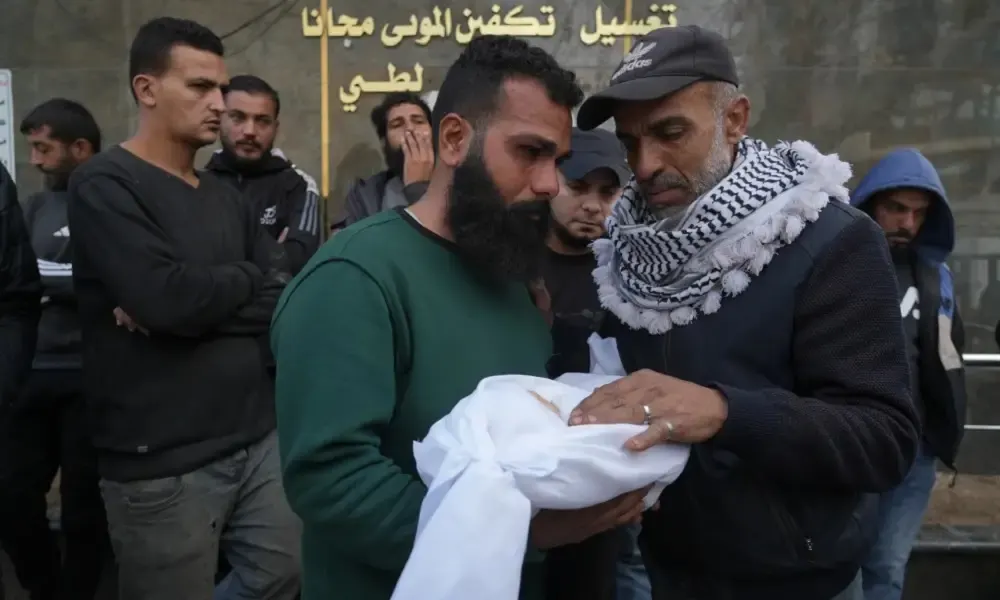 غارات الاحتلال تقتل 24 فلسطينياً بينهم رضيعتين في غزة