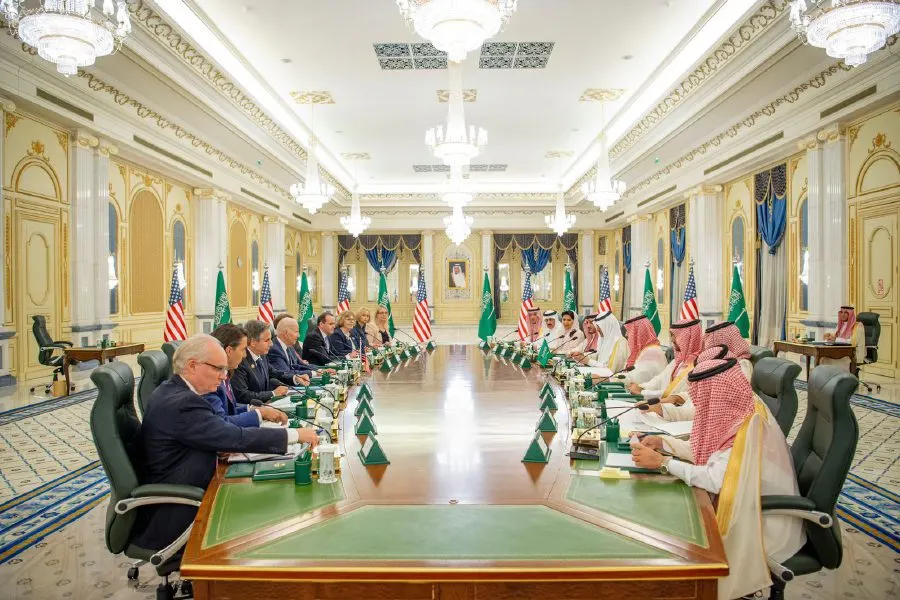لقطات من الاجتماع الموسع بين ولي العهد السعودي والرئيس الأمريكي (صور)